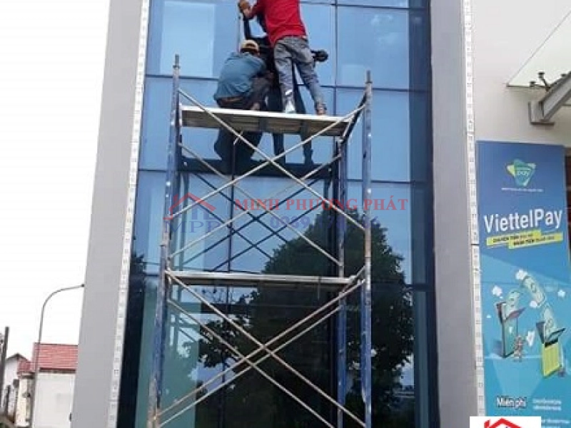 kính cường lực cửa hàng vietel 
