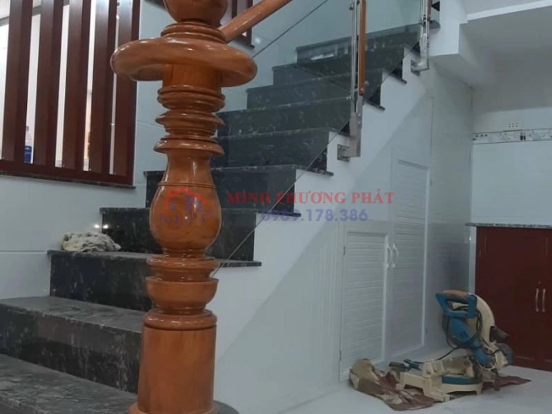 lan can cầu thang kính 10mm